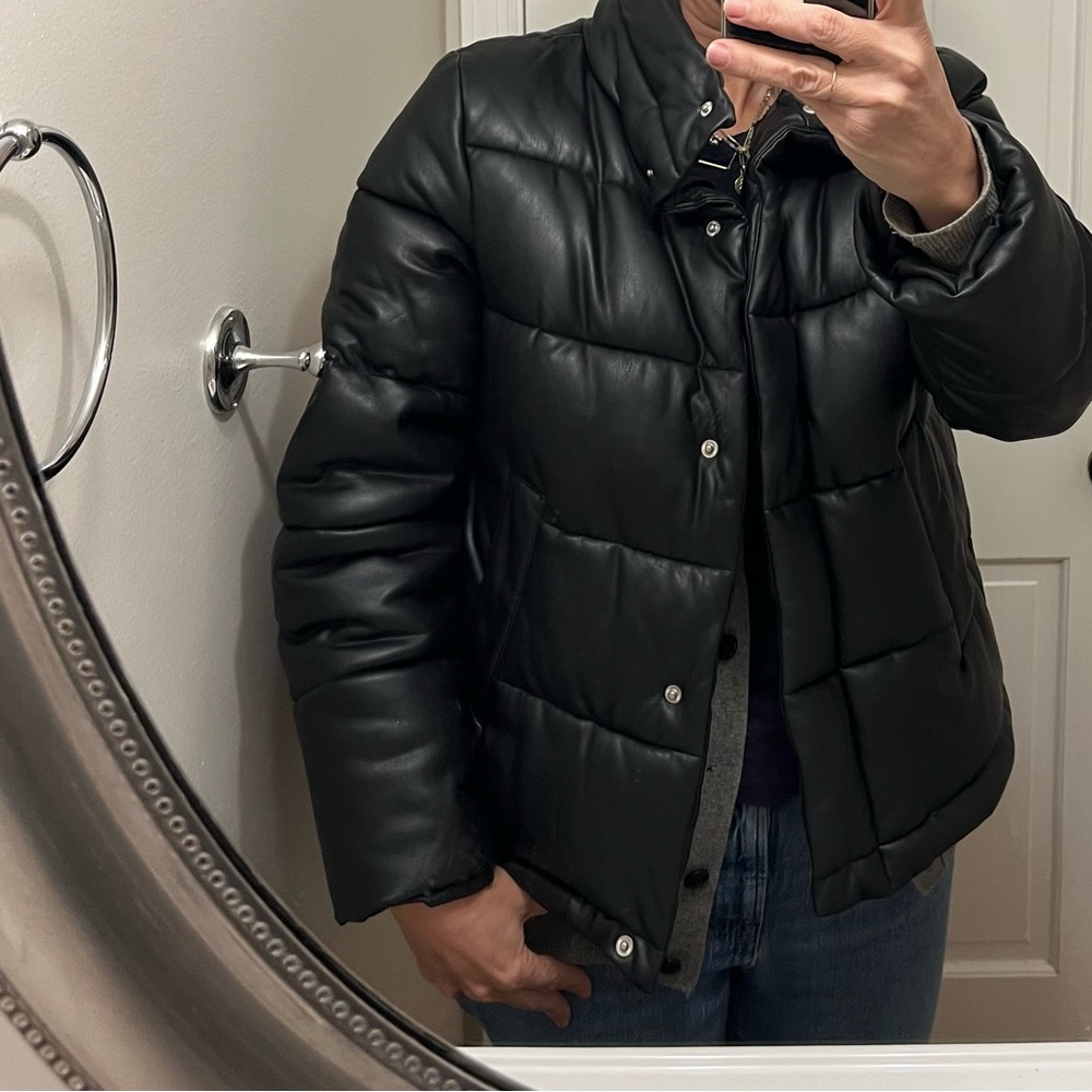 Black puffer jacket. 7 for all Mankind. Size small.